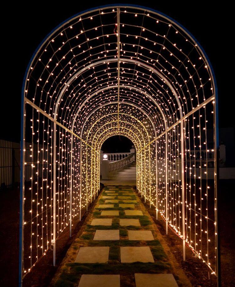 ریسه سوزنی ۵۰ متری سیم سفید ضدآب با نور LED ریز و درخشان، مناسب برای دکور اتاق، حیاط و مراسم